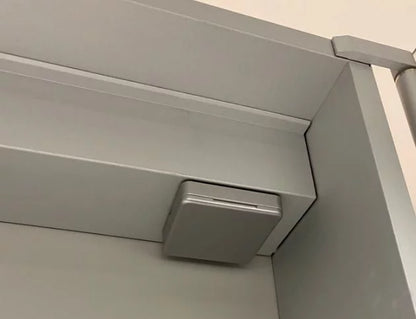 LYSKA Luxe Spiegelkast 100x60x14 cm – Met LED Verlichting, Stopcontact, Glazen Leggers & Aluminium Behuizing